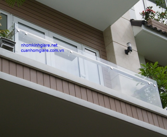 Báo giá thi công lan can cầu thang kính tại tphcm