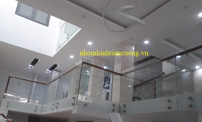 Lan Can Kính Cường Lực