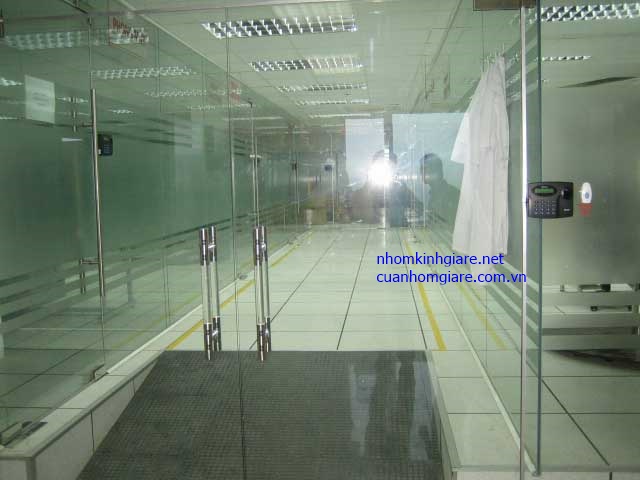 Thi công cửa kính cường lực nhanh đẹp bảo đảm chất lượng tại Tphcm