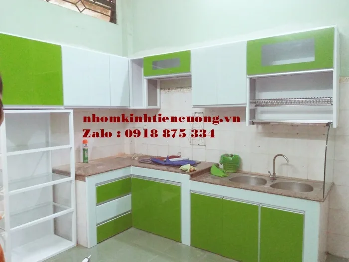 Mẫu Tủ Bếp Nhôm Kính Sơn Tĩnh Điện Màu Trắng Sứ Đẹp Giá Rẻ