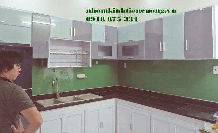 Tủ bếp nhôm kính giá bao nhiêu?