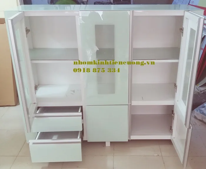 tu-nhom-kinh-dung-chen-sang-chanh-dang-cap Tủ chén nhôm kính sang chảnh, đẳng cấp