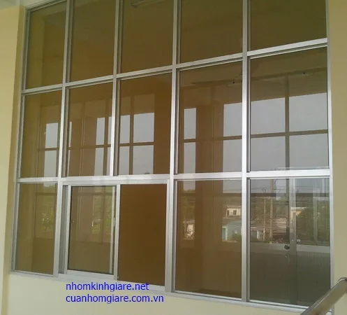 Vách ngăn nhôm kính giá rẻ 4