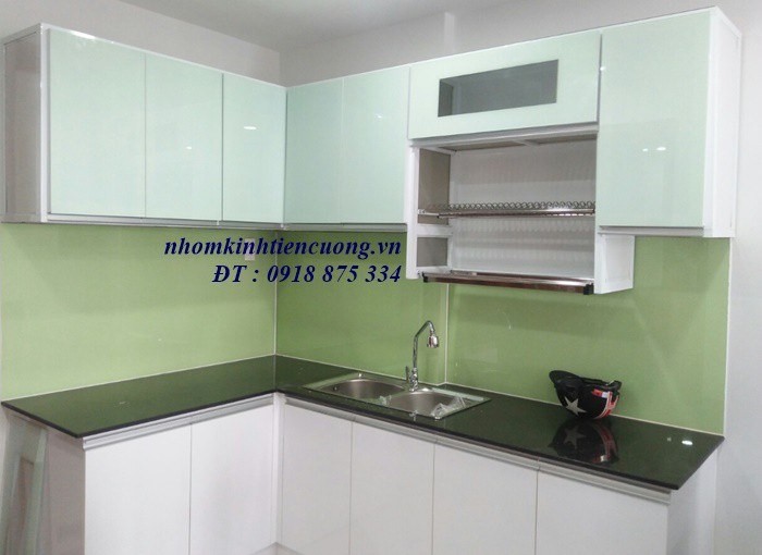 Mẫu tủ bếp nhôm kính đẹp tphcm 4