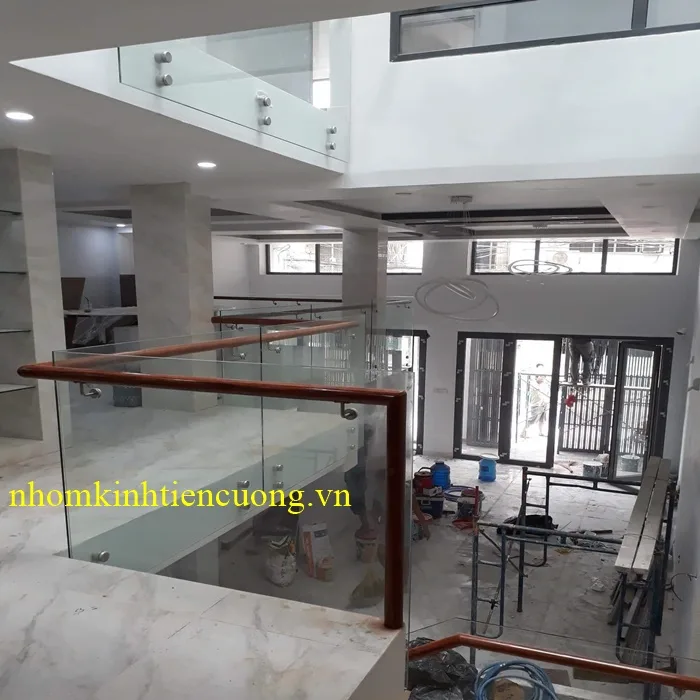 Báo giá lan can cầu thang kính tphcm
