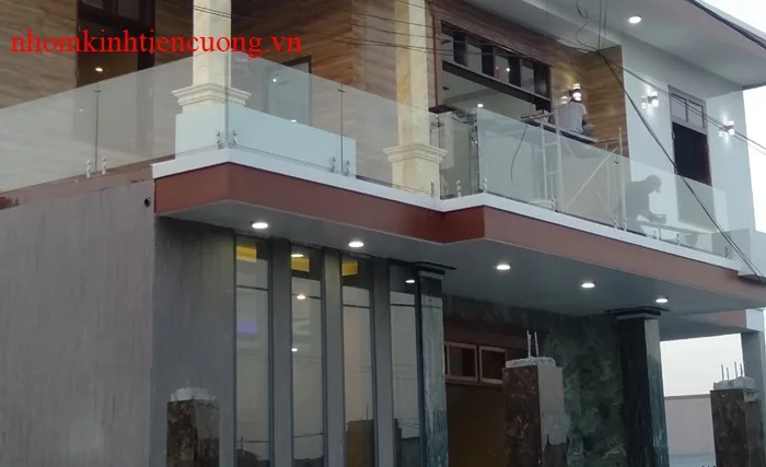 Lan can kính cường lực 2 Lan Can Kính Cường Lực
