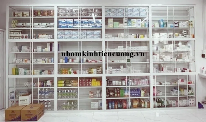 Tủ trưng bày mỹ phẩm nhôm kính