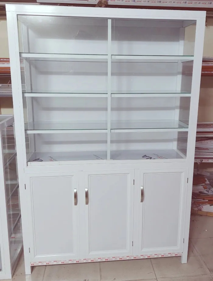 Tủ trưng bày mỹ phẩm nhôm kính