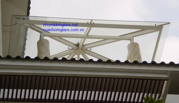 Mái Kính Giếng Trời