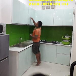 tu-bep-nhom-kinh-tphcm